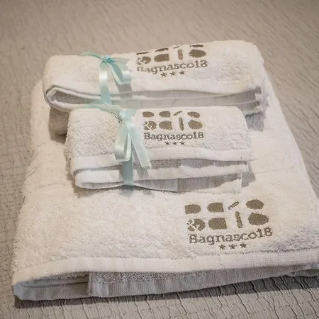 Bagnasco 18 Suite&terrace בית הארחה
